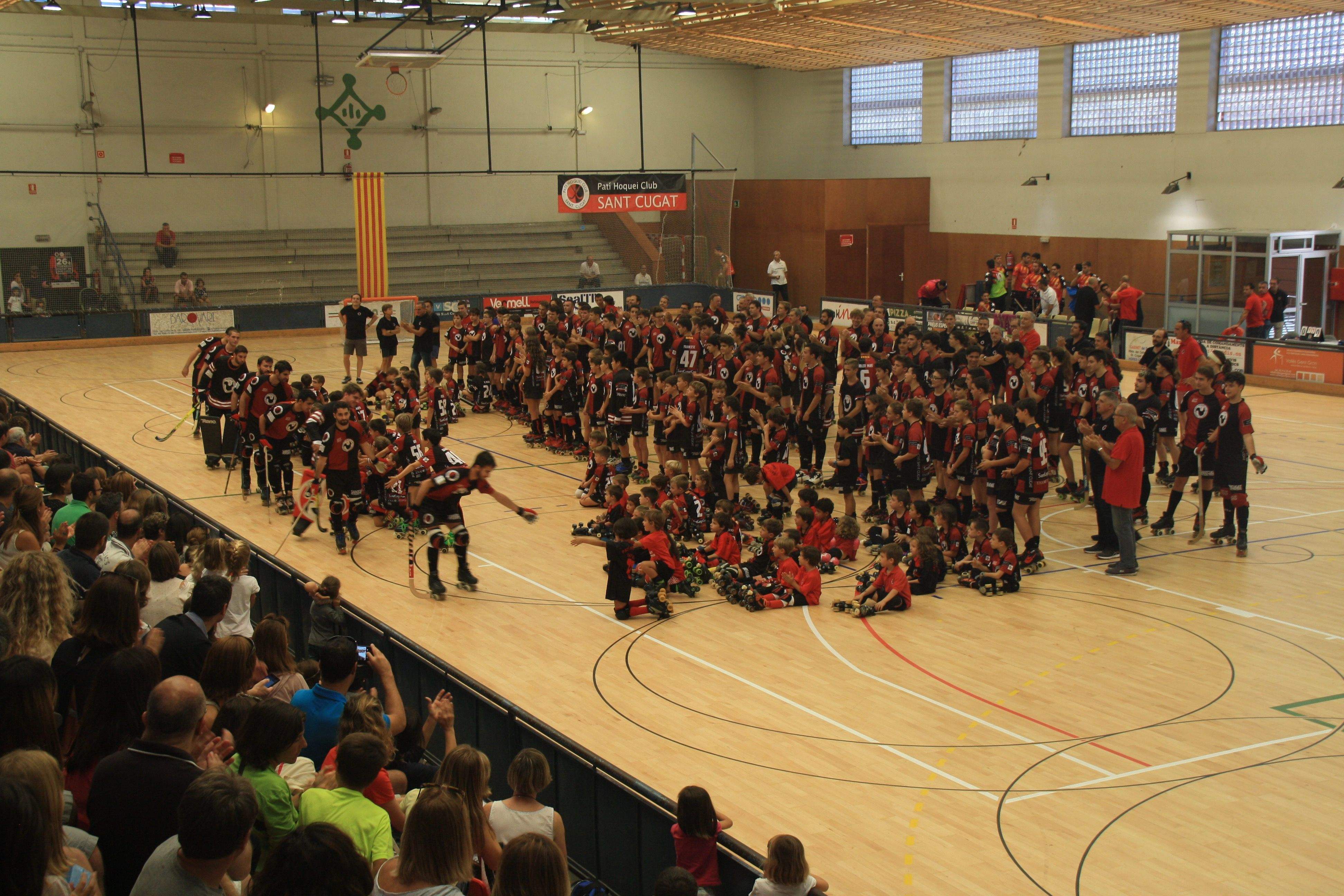 El Patí Hoquei Club Sant Cugat ha presentat els 28 equips i l'Escola d'Iniciació. FOTO: Àlex López Puig