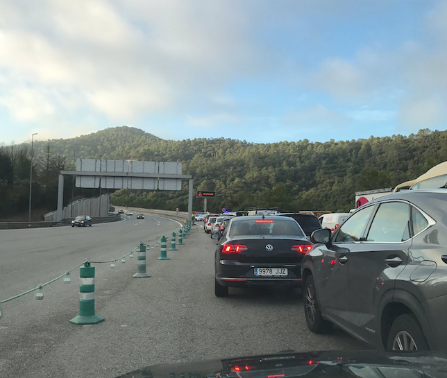 Retencions als Túnels de Vallvidrera en direcció a Barcelona en una imatge d'arxiu FOTO: @rubinat_oscar