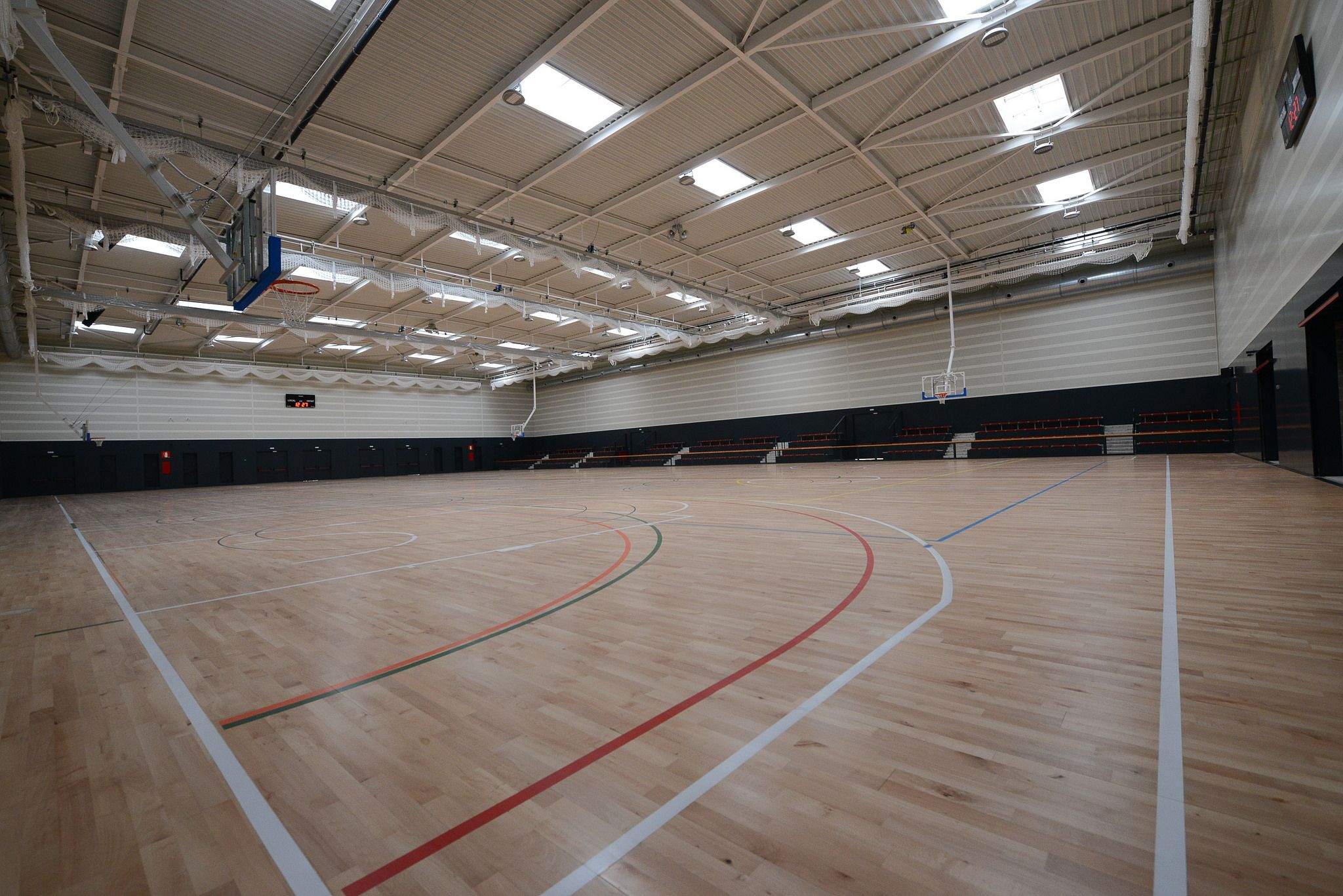 Els tres clubs que utilitzen aquest pavelló són el Futbol Sala Sant Cugat, l'Escola de Patinatge (EPA) de Sant Cugat i el Club Voleibol Sant Cugat. FOTO: Localpres