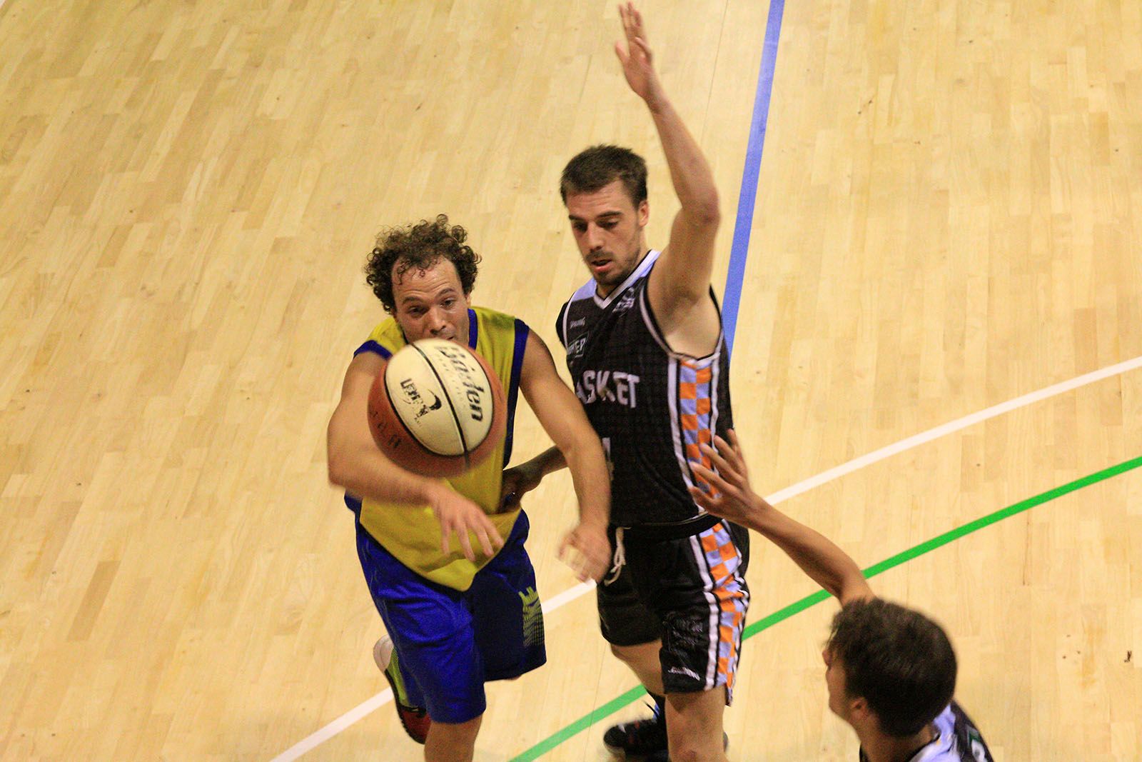 El Qbasket Sant Cugat ha guanyat (72-65) al CB Salou B. FOTO: Lali Álvarez