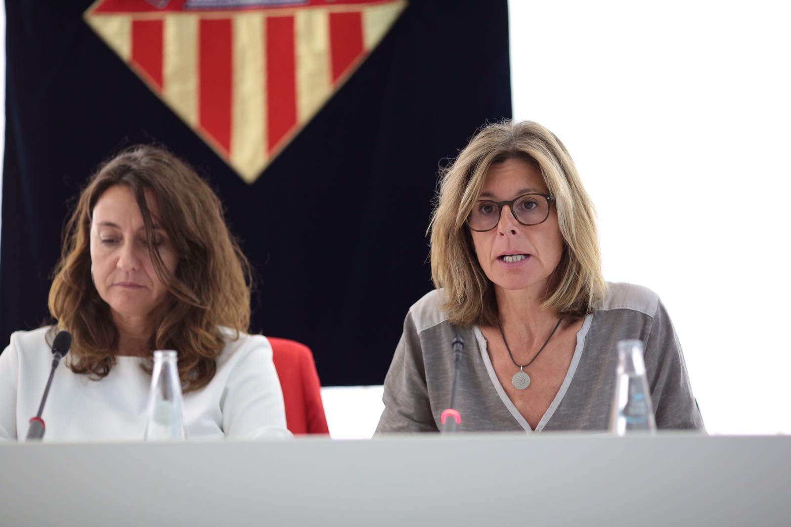 Mercè Conesa i Carmela Fortuny. FOTO: Artur Ribera