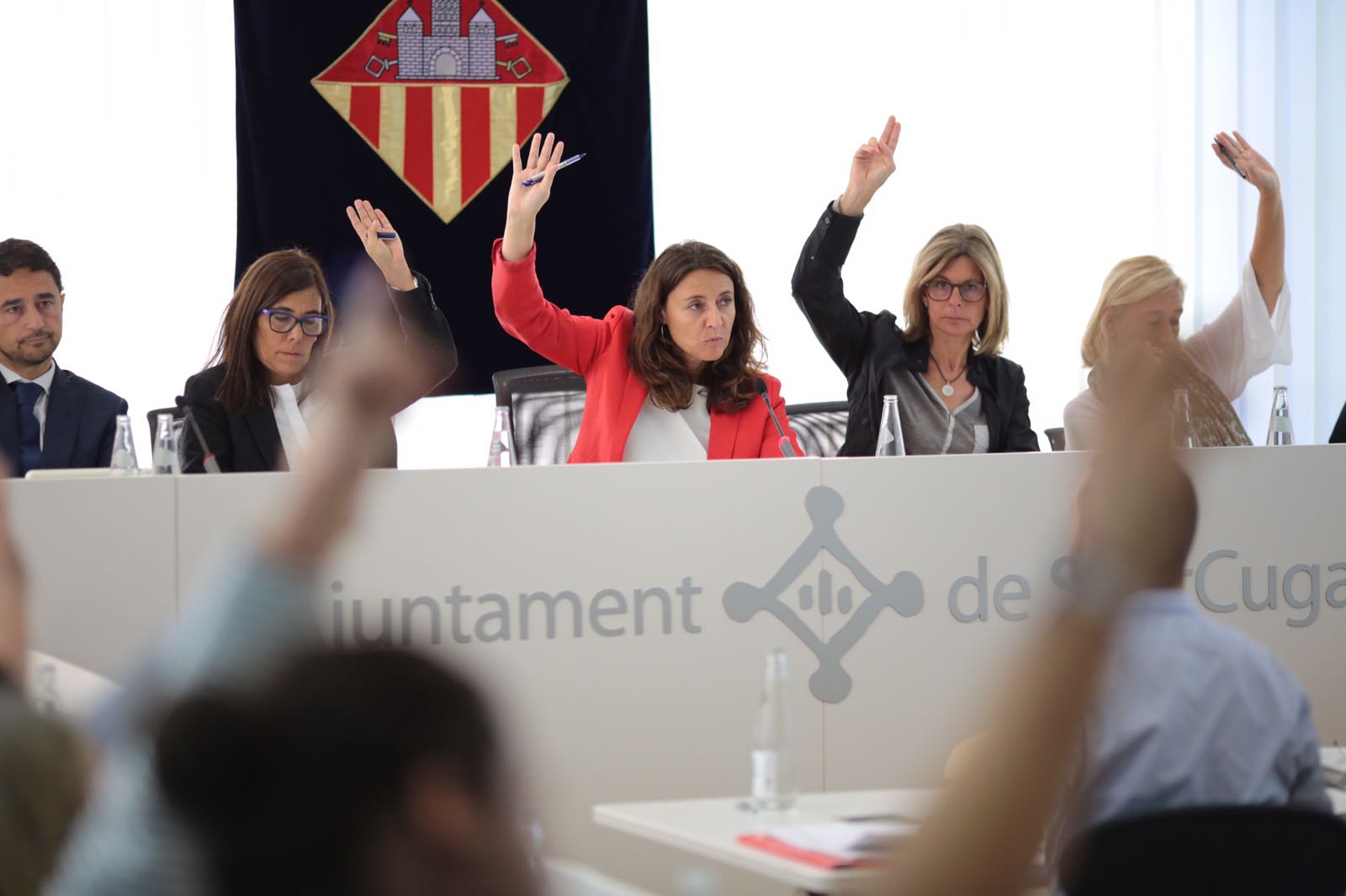 Moment de la ratificació del decret de suport a l'1 d'Octubre al ple municipal de setembre a Sant Cugat  FOTO: Artur Ribera