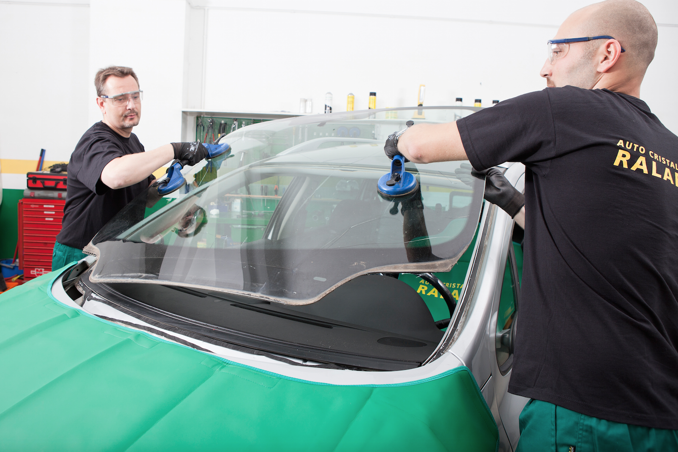 Auto Cristal Ralarsa ofereix un servei de canvi i de reparació de vidres sense cita prèvia FOTO: Cedida