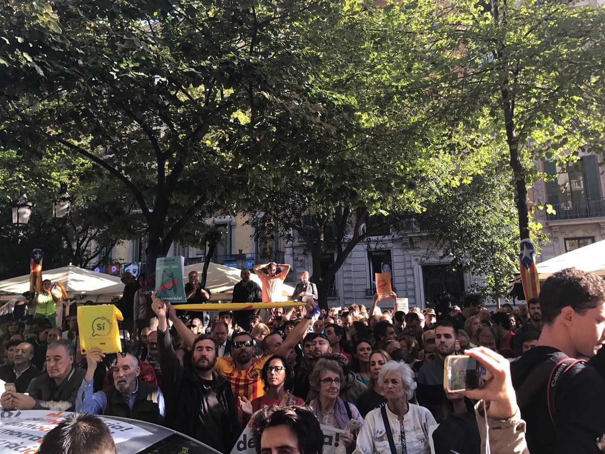 Concentració a rambla de Catalunya FOTO: @mconesapages