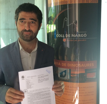 Jordi Puigneró amb la notificació del Tribunal Constitucional FOTO: Twitter Jordi Puigneró