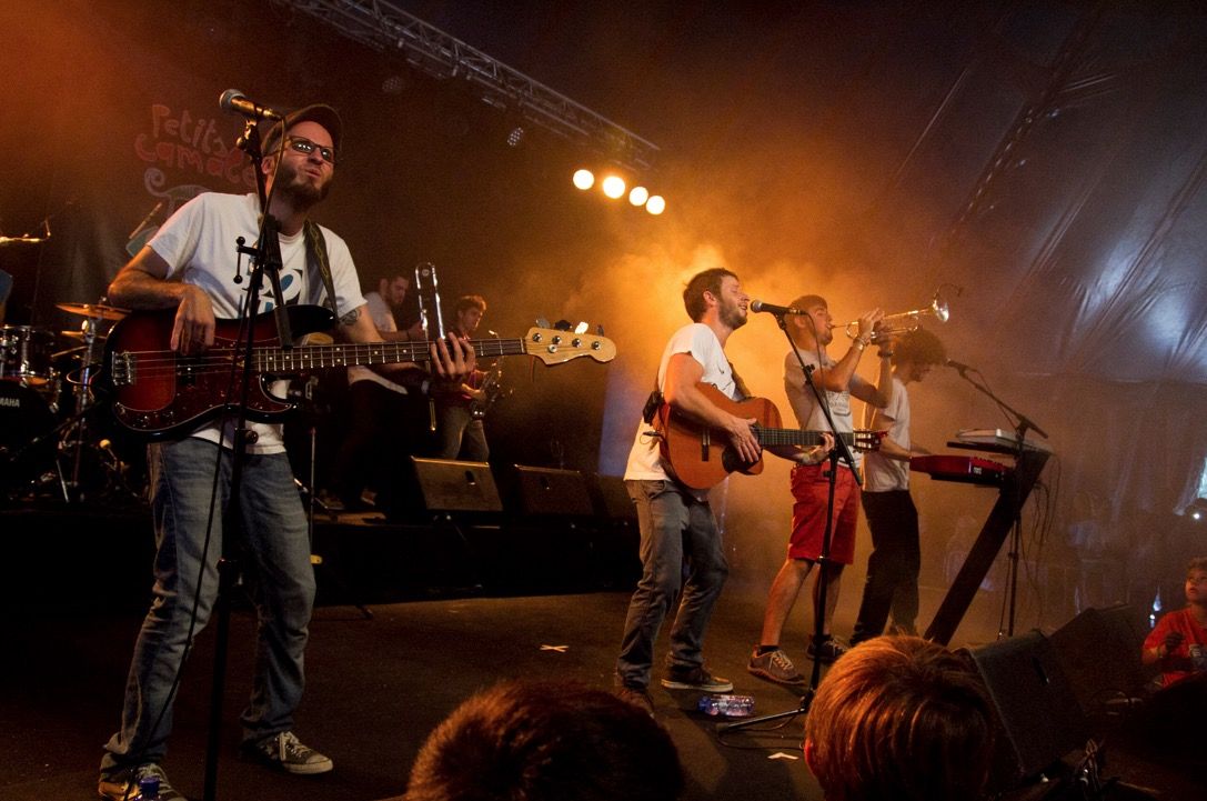 Oques Grasses durant el concert a Petits Camaleons 2014 FOTO: Estefania Bedmar