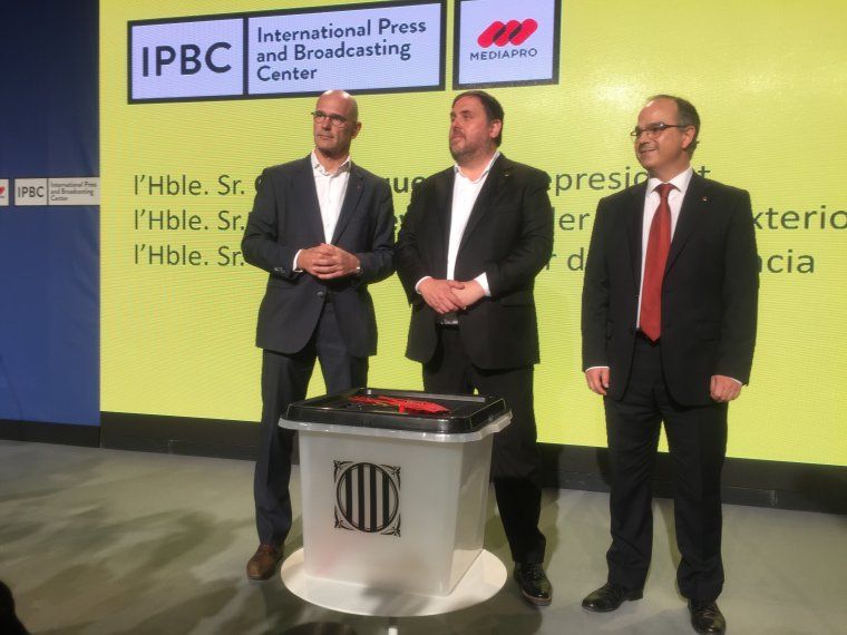 Raül Romeva, a l'esquerra, amb el Oriol Junqueras o Jordi Turull