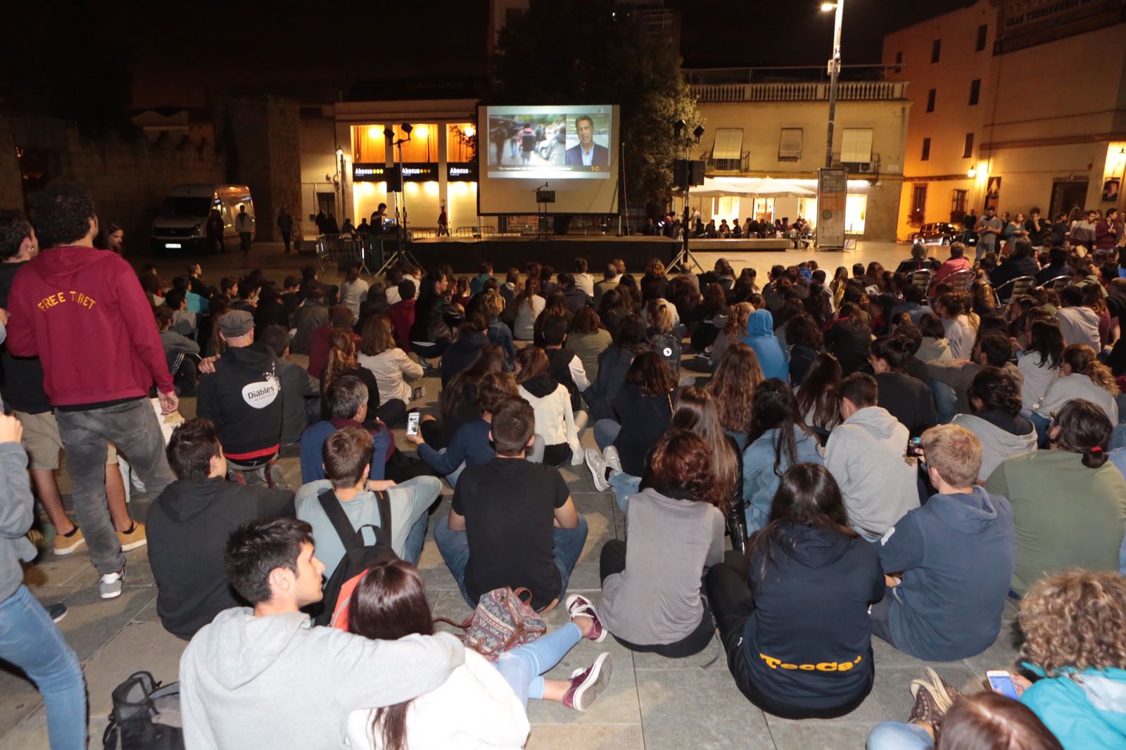 Santcugatencs a la plaça d'Octavià FOTO: Artur Ribera