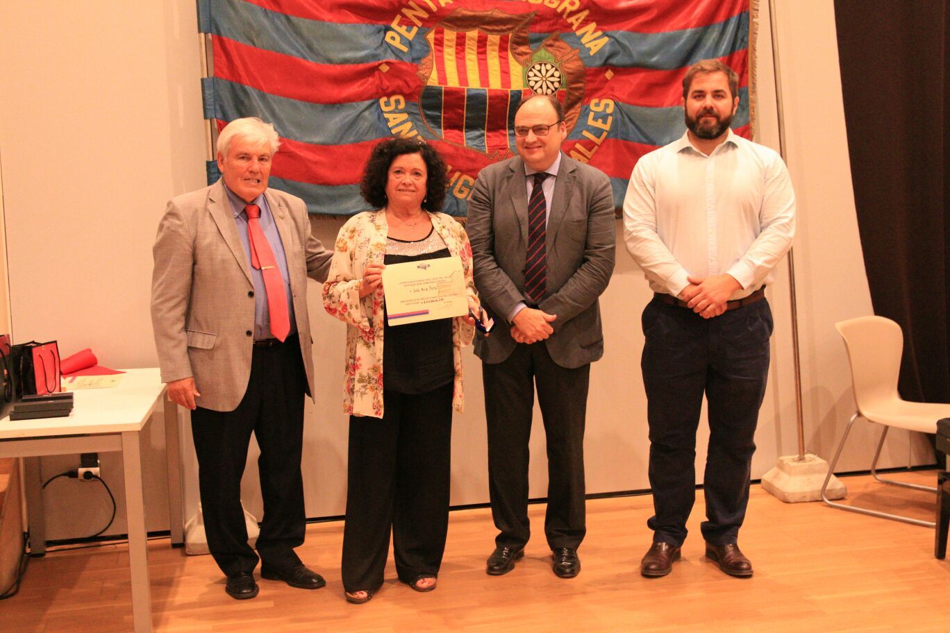 Una de les sòcies que ha estat homenatjada per la Penya Blaugrana Sant Cugat. FOTO: Lali Álvarez