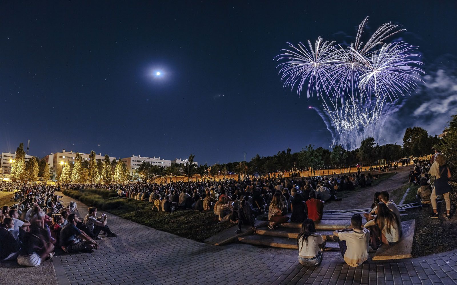 Ramon Perez Garcia   La nit s'acaba amb la lluna.
