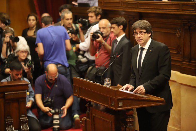 Carles Puigdemont al ple del Parlament. FOTO: Jordi Borràs