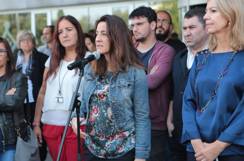 Mercè Conesa durant la concentració del 2 d'octubre a la plaça de la Vila. FOTO: Artur Ribera