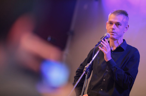 Lluís Calvo ha estat homenatjat per trenta anys de poesia  FOTO: Artur Ribera