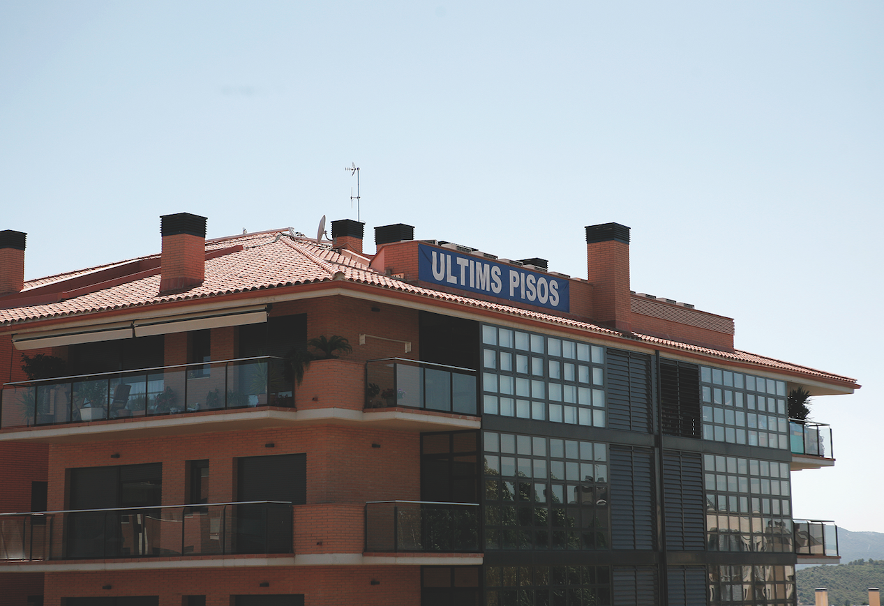 Bloc de pisos a Can Mates, Sant Cugat. FOTO: Artur Ribera