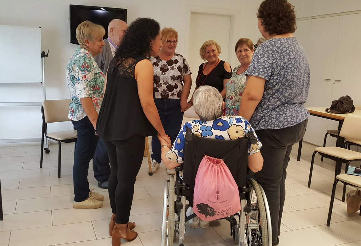 El Grup de Suport Emocional i Ajuda Mútua de Martorelles, al Centre de Suport a la Llar FOTO: Diputació de Barcelona