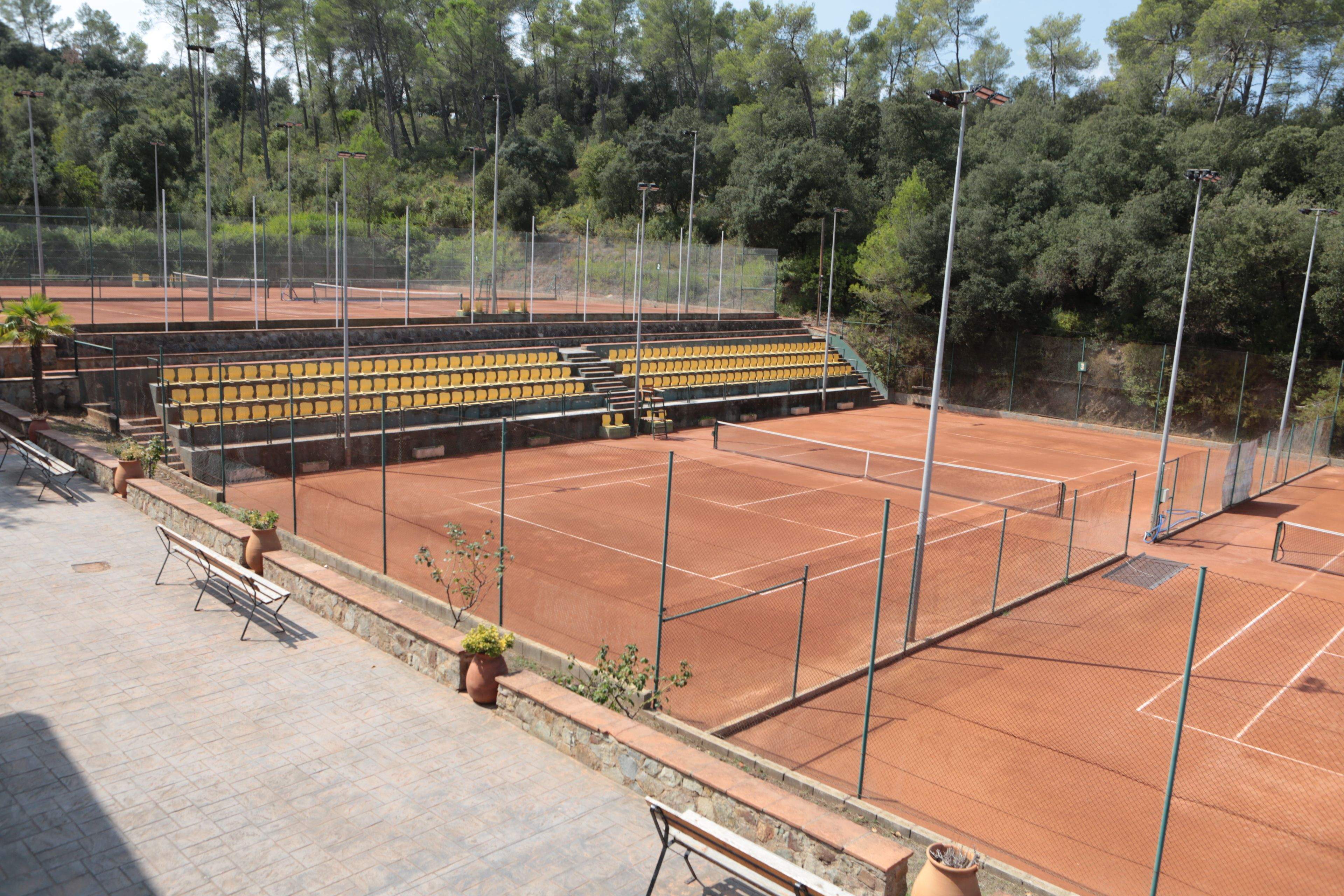 Pista central de tennis del Club Esportiu Valldoreix. FOTO: Artur Ribera
