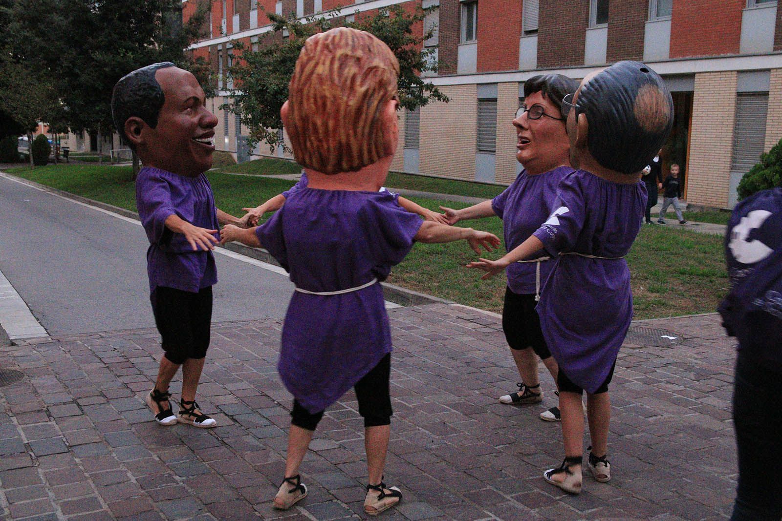 Cercavila popular i Esclat d'inici de festa. FOTO: Lali Álvarez