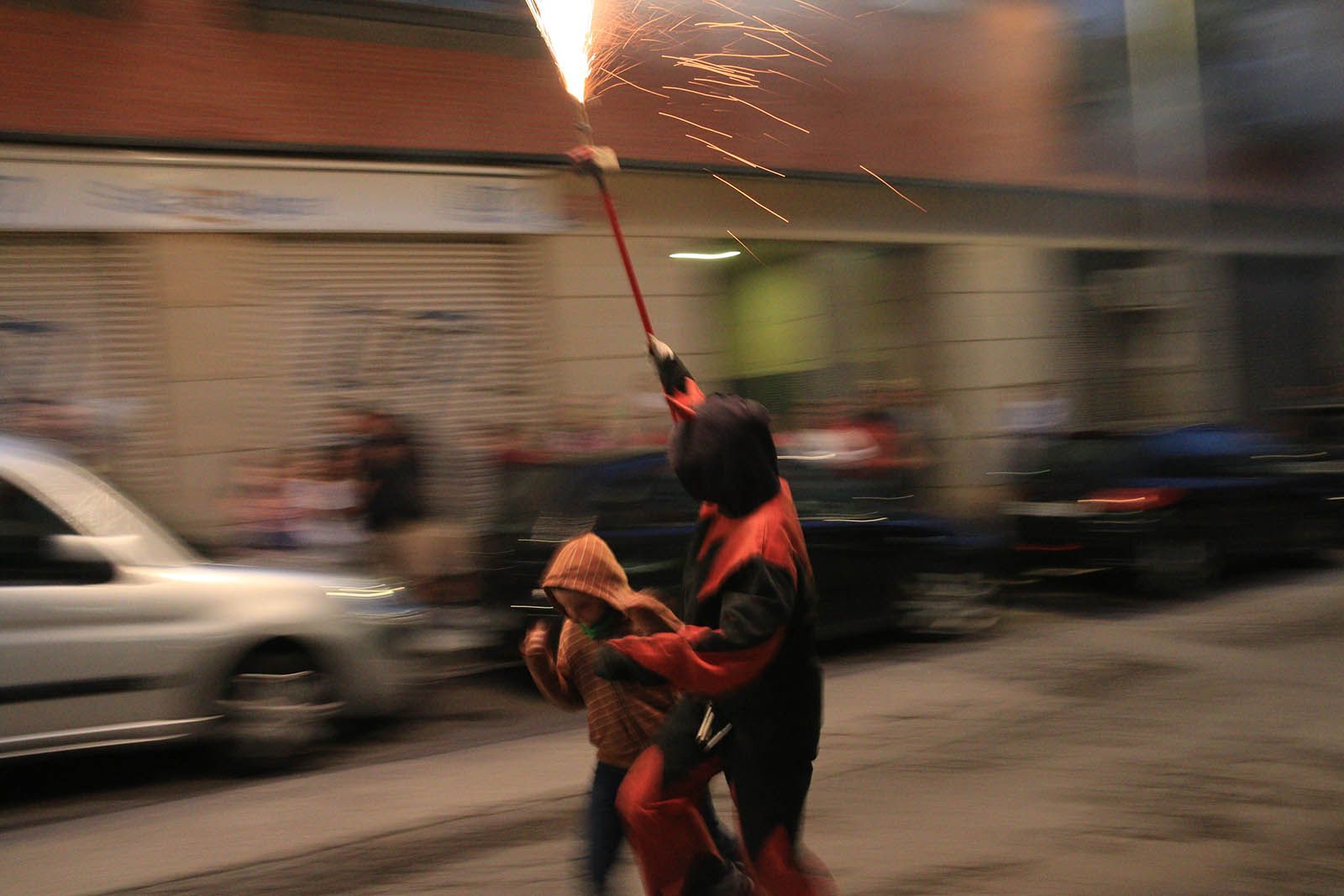 Cercavila popular i Esclat d'inici de festa. FOTO: Lali Álvarez
