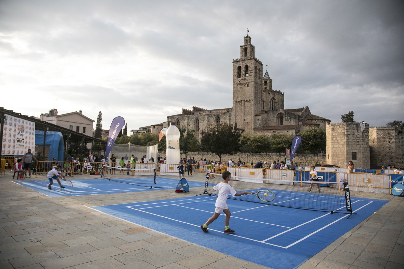 Tennis al carrer del Club Tennis Natació Sant Cugat a la Plaça del Rei. FOTO: Lali Puig