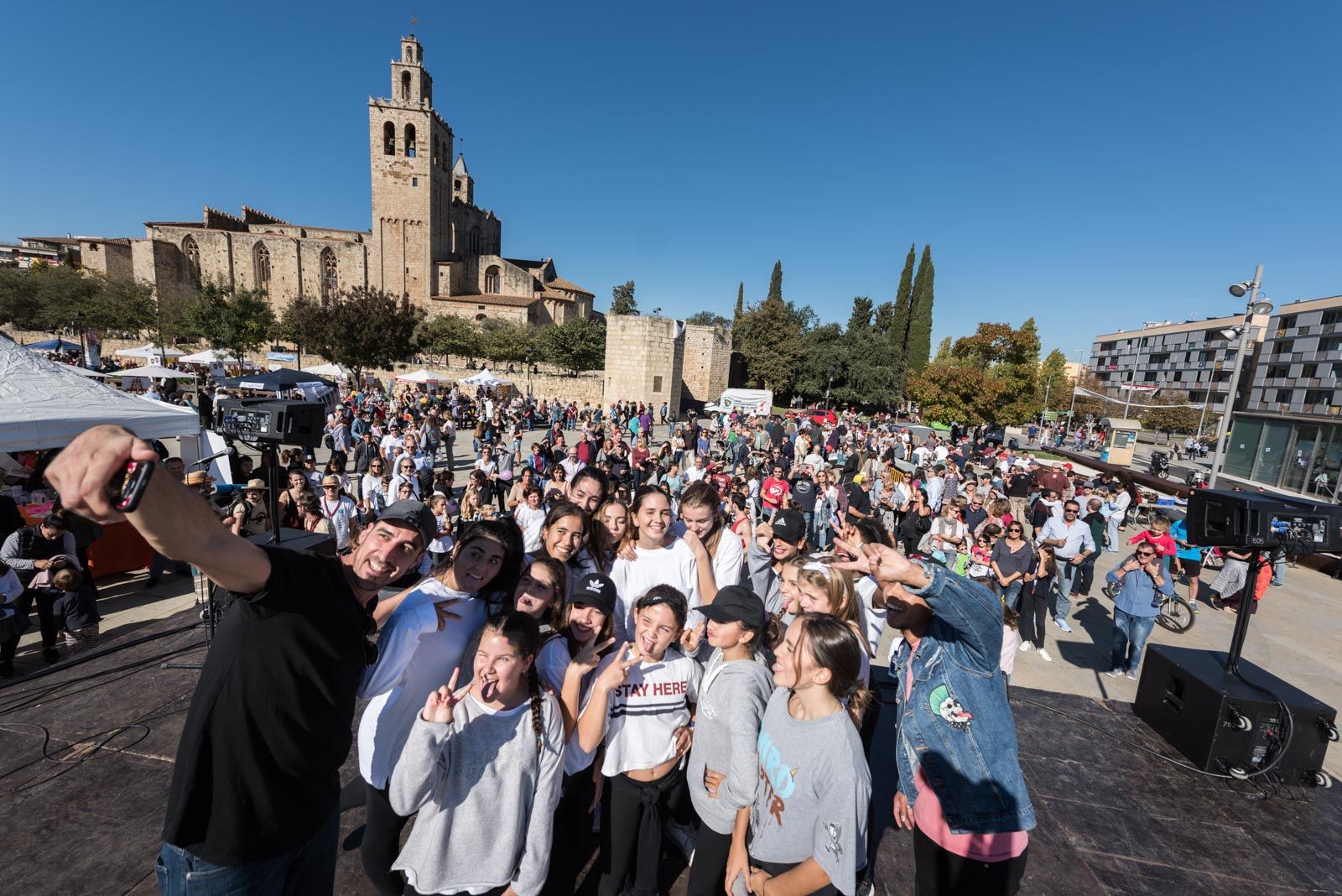 Festa de Tardor: Exhibició “Escola de Balls de Saló de Sant Cugat” a la Plaça del Rei. FOTO: Oscar Bayona 