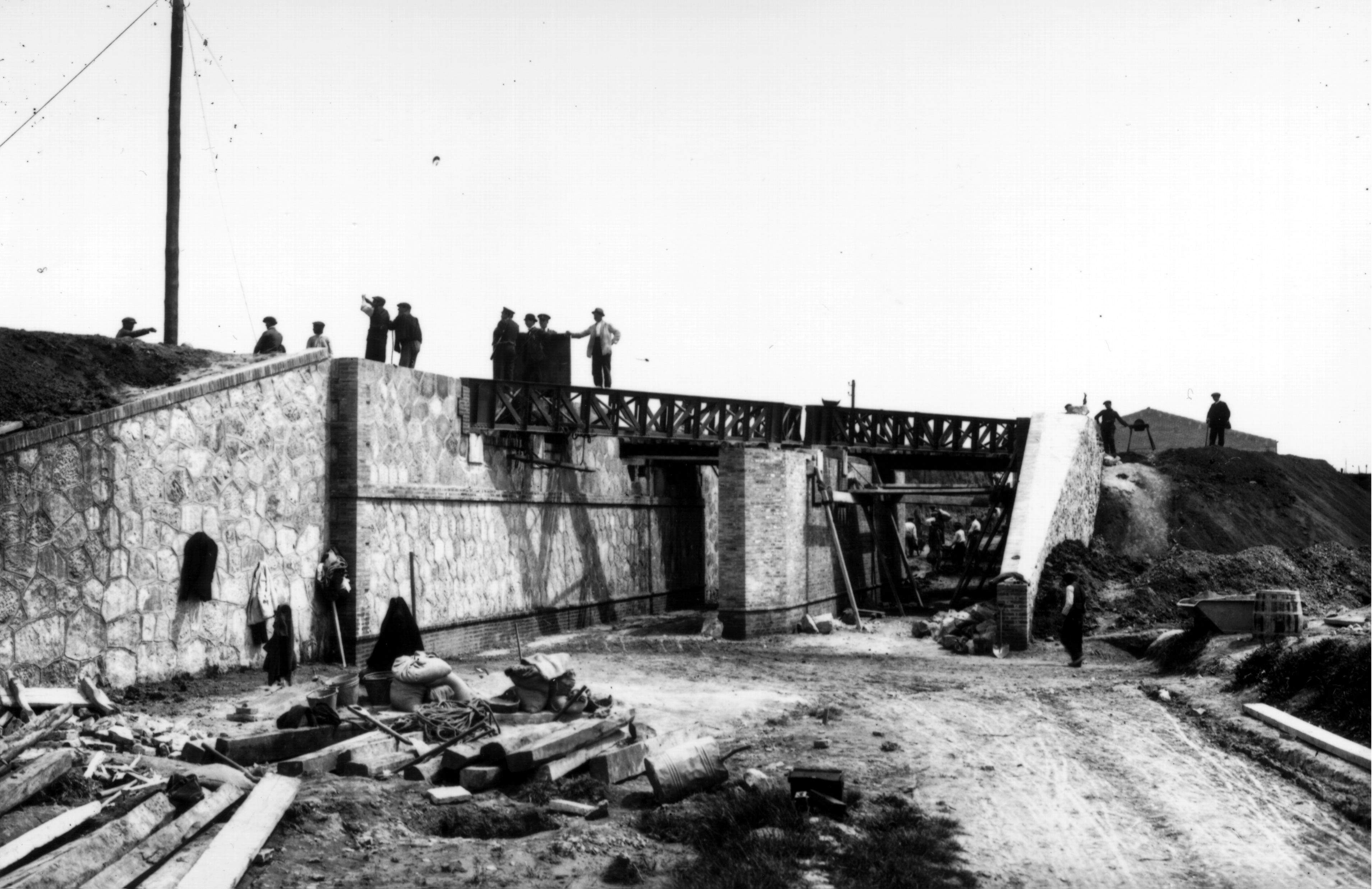 Un dels ponts que travessa la línia FOTO: Arxiu FGC