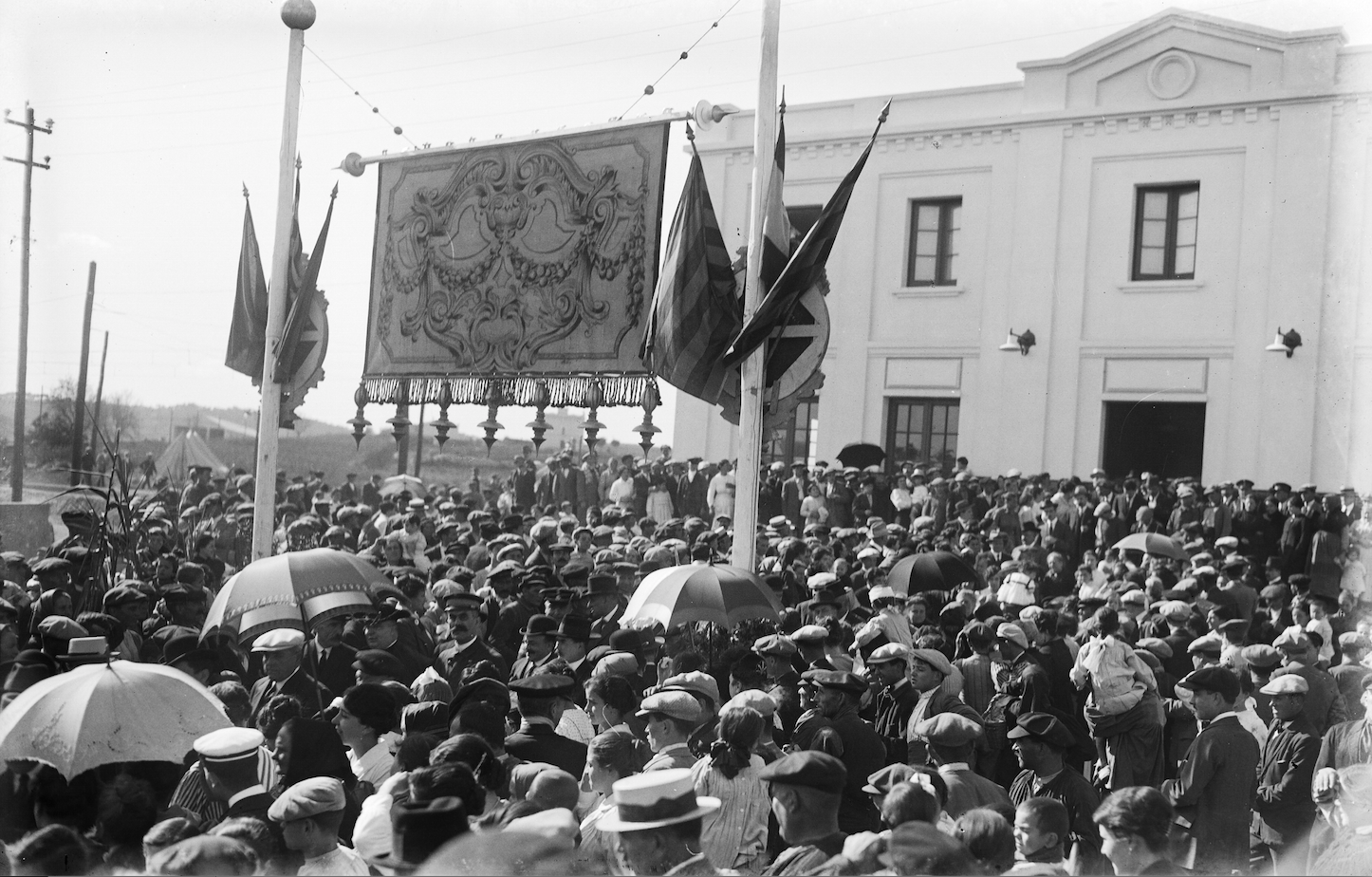 La inuguració de l'estació de Sant Cugat va reunir tots els santcugatencs FOTO: Arxiu FGC