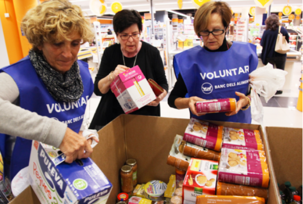 Voluntàries del Gran Recapte d'Aliments en una edició passada FOTO: Lali Puig 