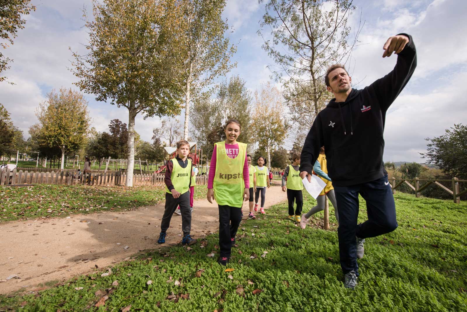 Prepara't pel Cros. Entrenament previ al Cros Ciutat de Sant Cugat.  Parc de la Pollancreda FOTO: Oscar Bayona 