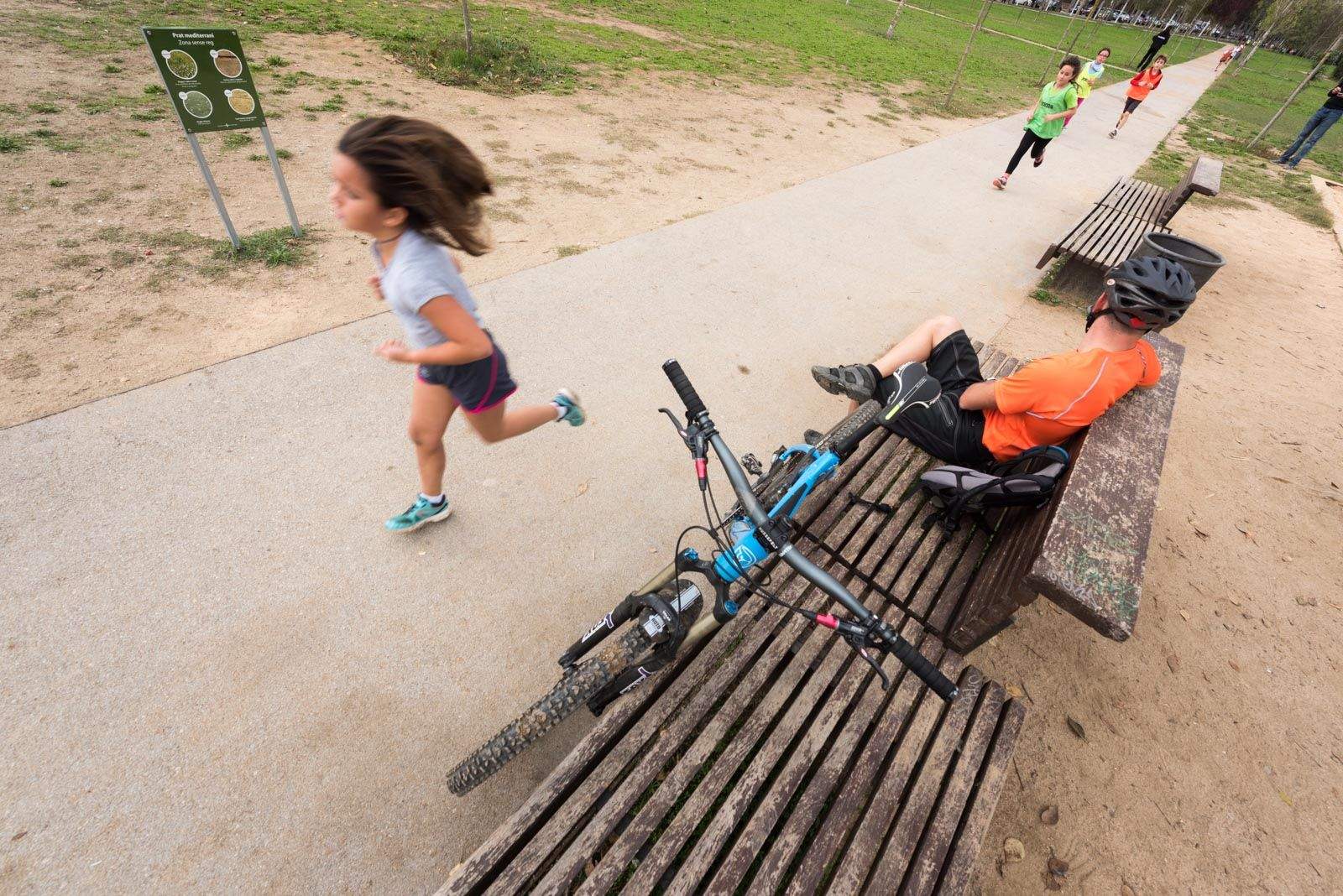 Prepara't pel Cros. Entrenament previ al Cros Ciutat de Sant Cugat. Parc de la Pollancreda FOTO: Oscar Bayona 
