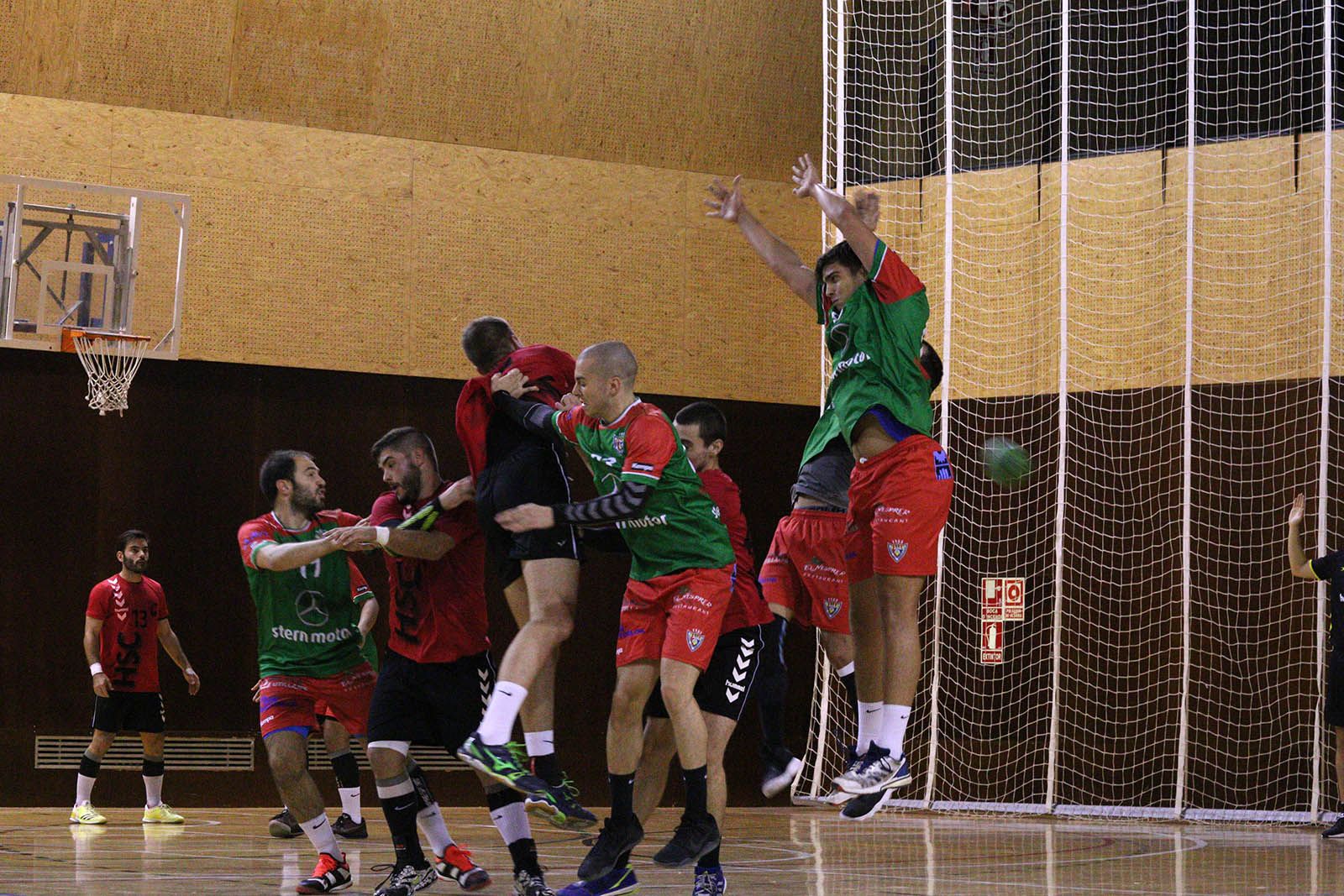 Partit de lliga d'handbol: CH Sant Cugat-H Sant Quirze. Foto: Lali Álvarez