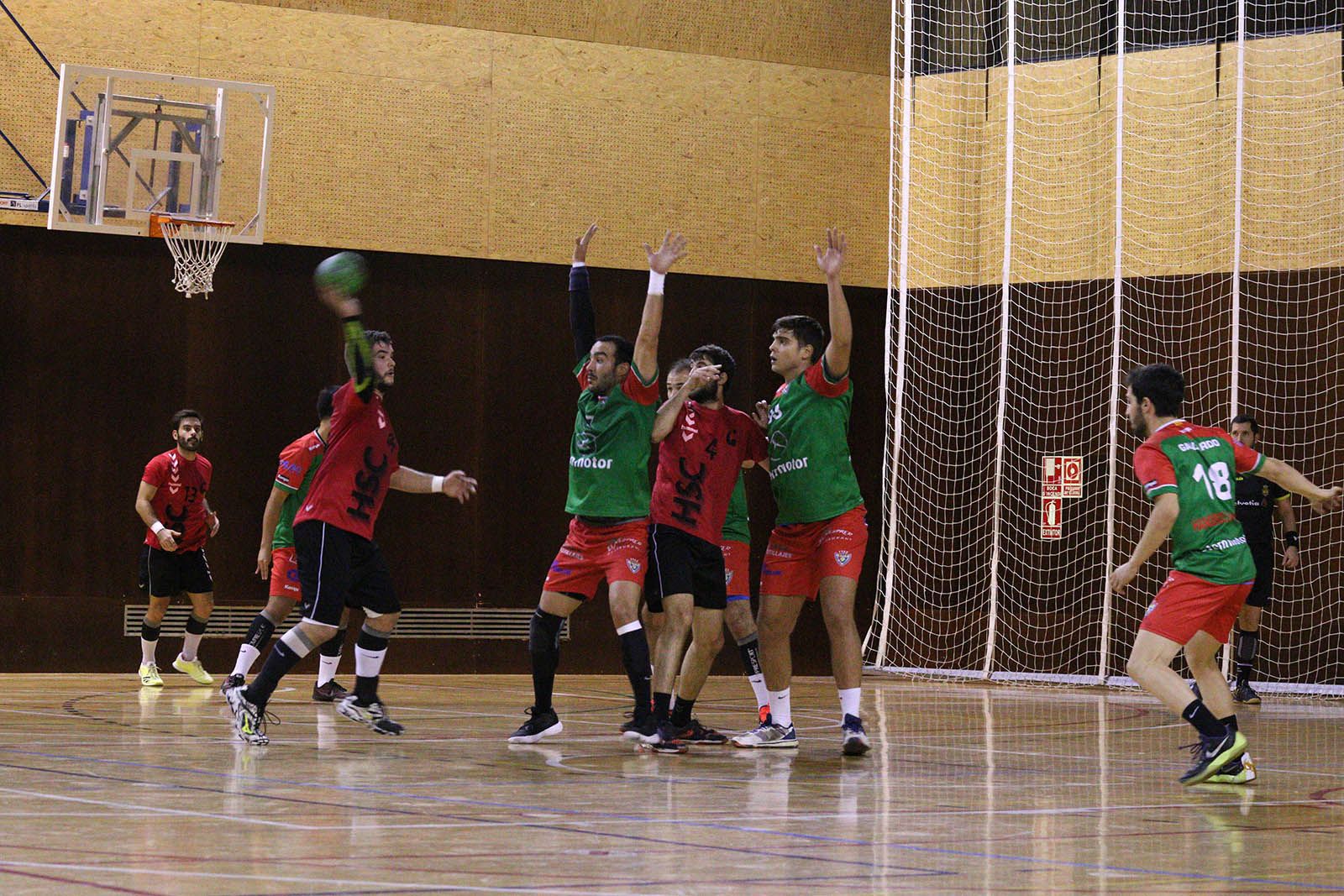 Partit de lliga d'handbol: CH Sant Cugat-H Sant Quirze. Foto: Lali Álvarez
