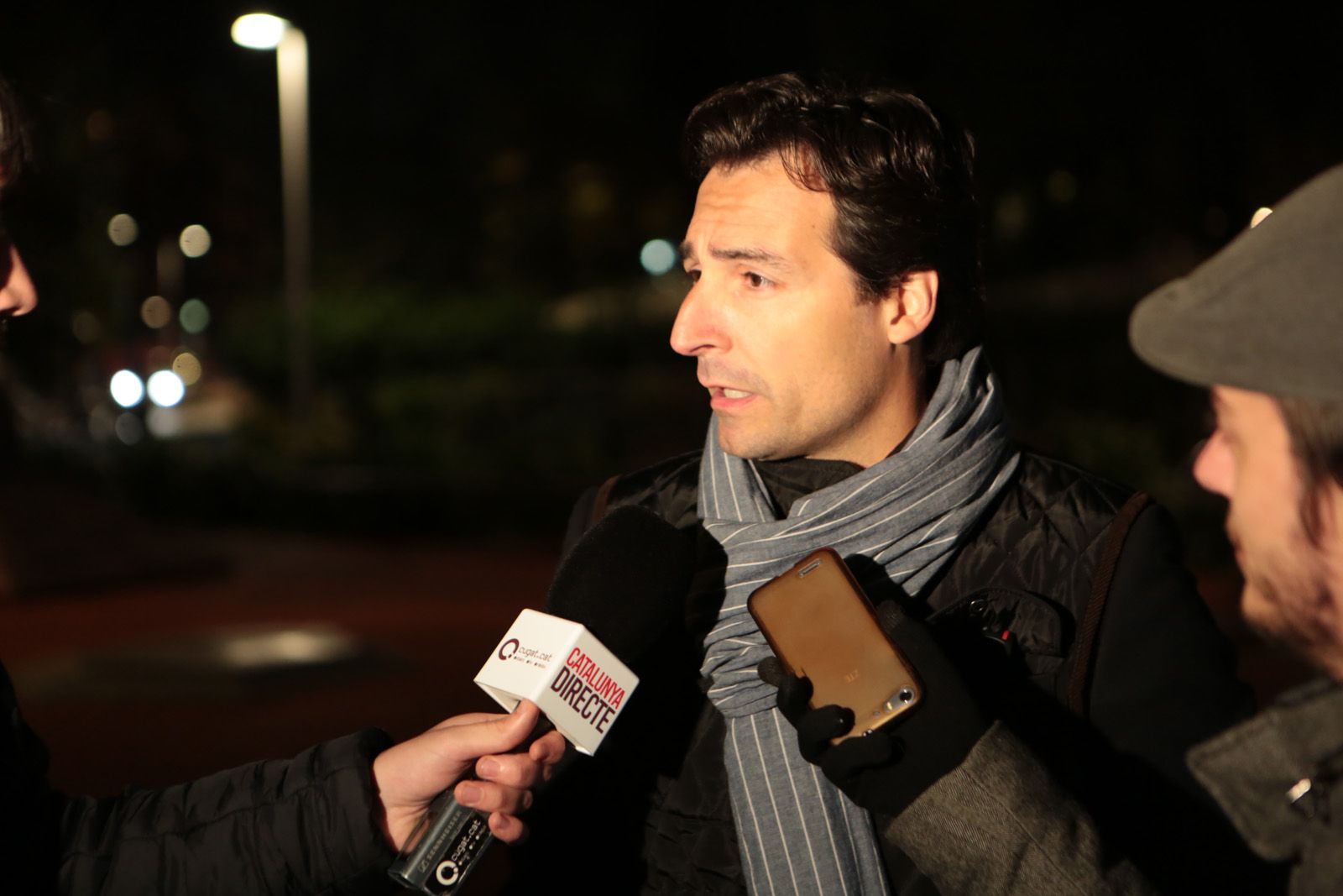 El president del PP a Sant Cugat, Álvaro Benejam, ha defensat la manifestació, lamentant el llençament d'ous i les increpacions a la premsa