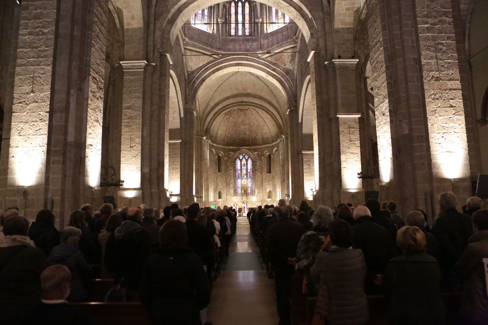 L'església del Monestir s'ha omplert per acomiadar a l'exalcalde FOTO: Artur Ribera 