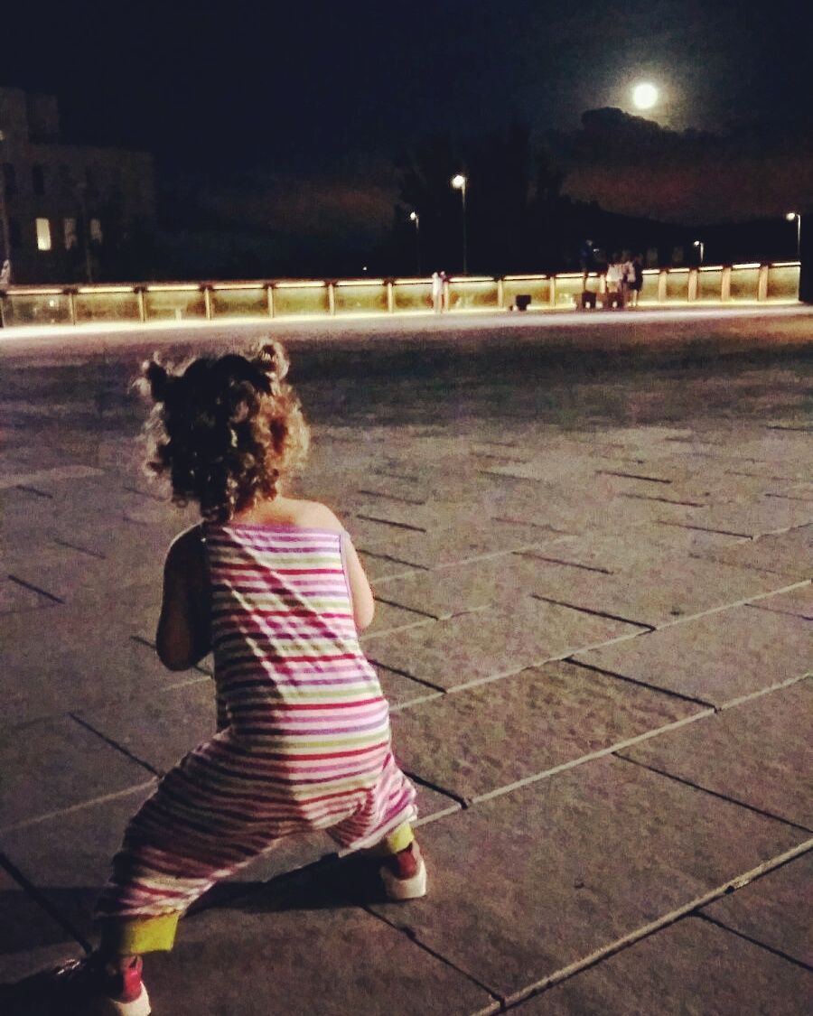 Marilo Cantarero Ortiz   Ballant a la Lluna plena