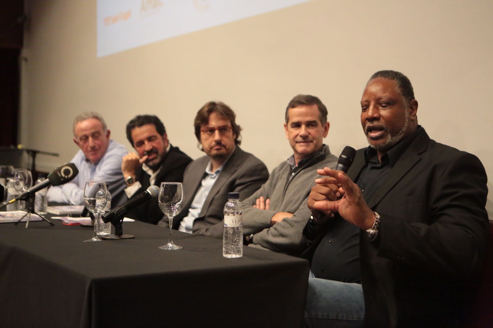 Moreno, Robirosa, López, Solozábal i Norris durant la presentació del llibre Dream Team. El equipo que cambió la historia. FOTO: Artur Ribera 