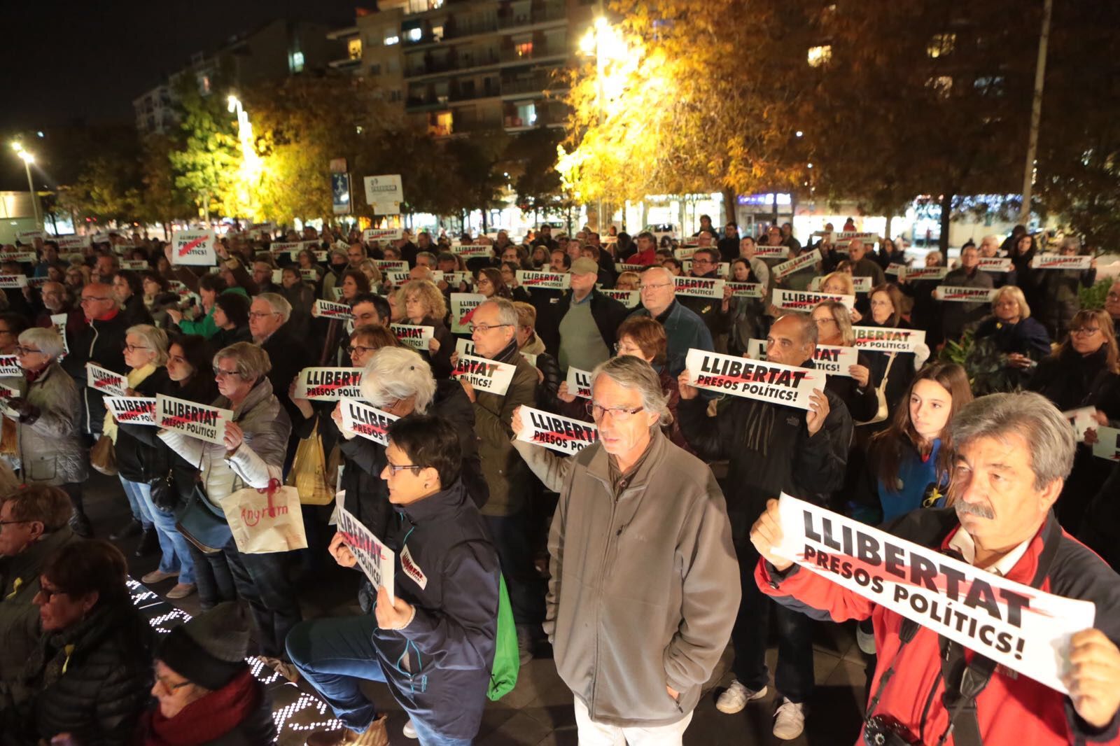 La concentració ha tingut lloc a la plaça de la Vila FOTO: Artur Ribera 