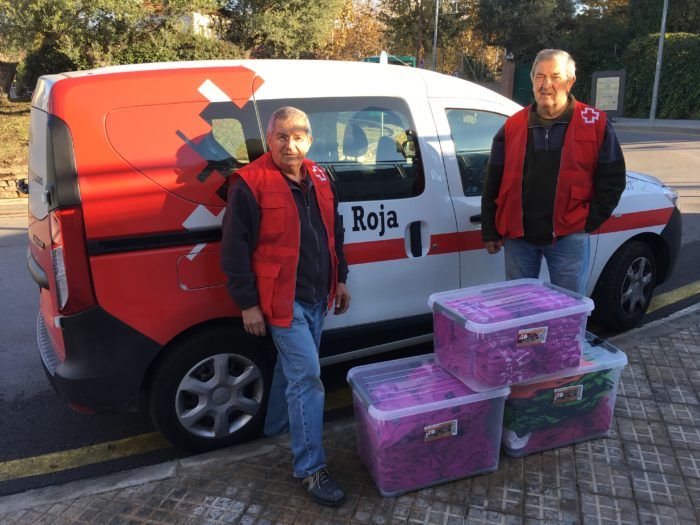 Entrega de material de l'EMD de Valldoreix a Creu Roja FOTO: EMD Valldoreix