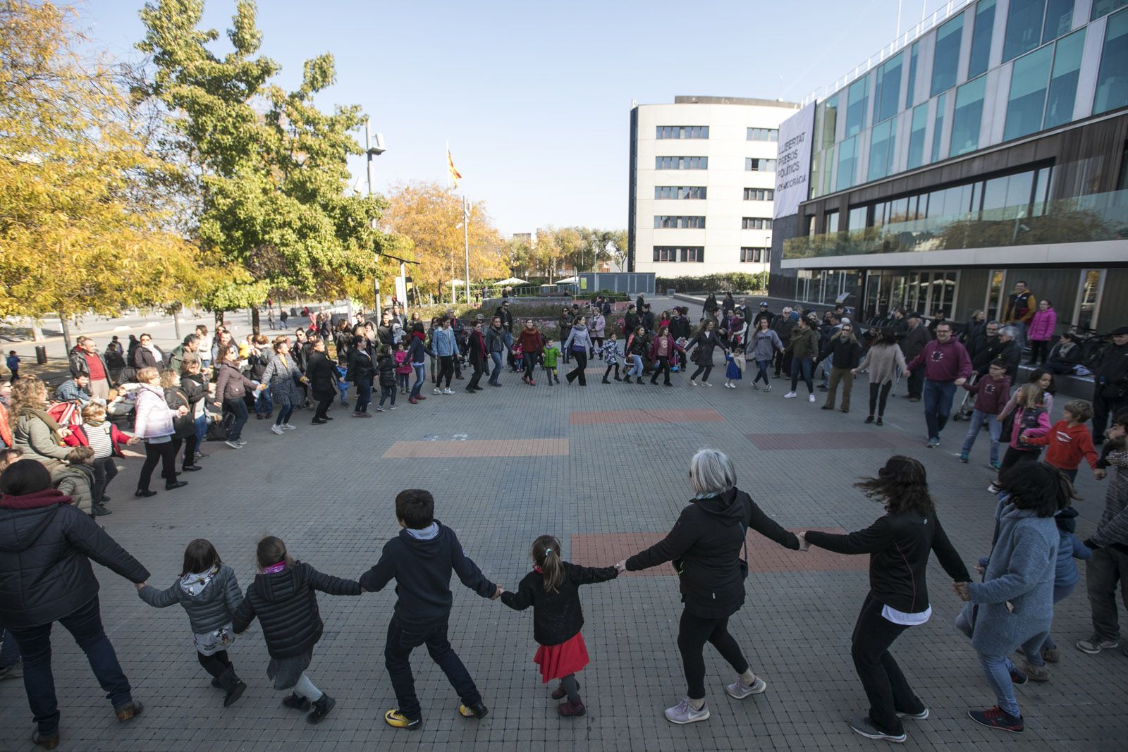 Ballada popular a Sant Cugat per exigir la llibertat dels presos polítics FOTO: Lali Puig