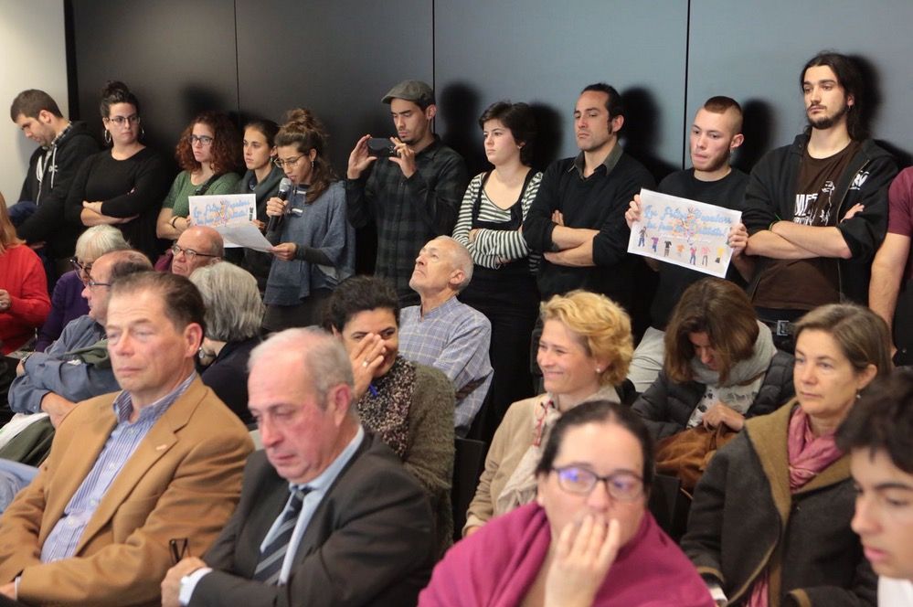 Membres de la Comissió de Cap d'Any i del Quinto durant la sessió plenària  FOTOS: Artur Ribera