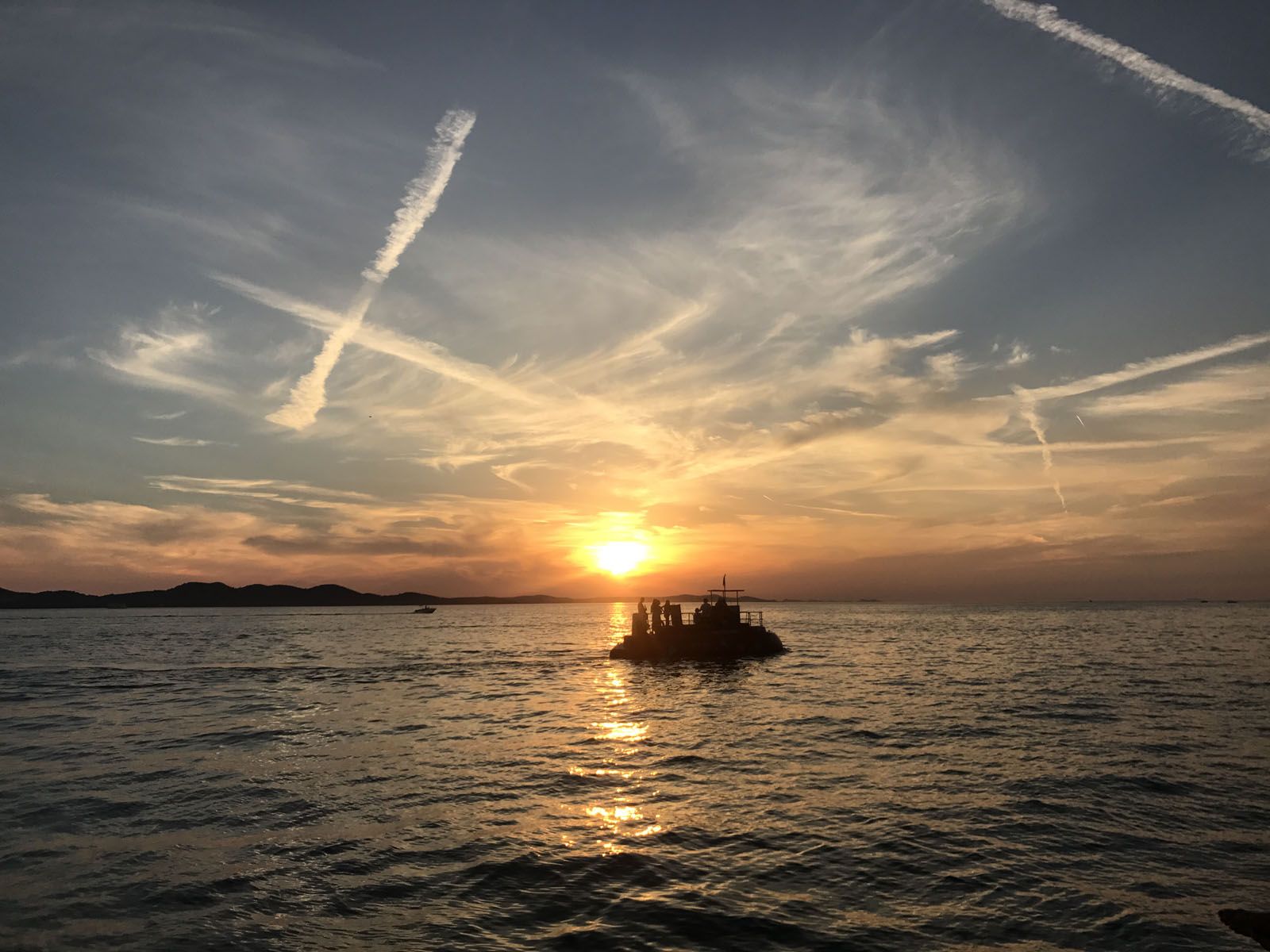Àngels Ponsa i Roca   Navegant a la posta de sol