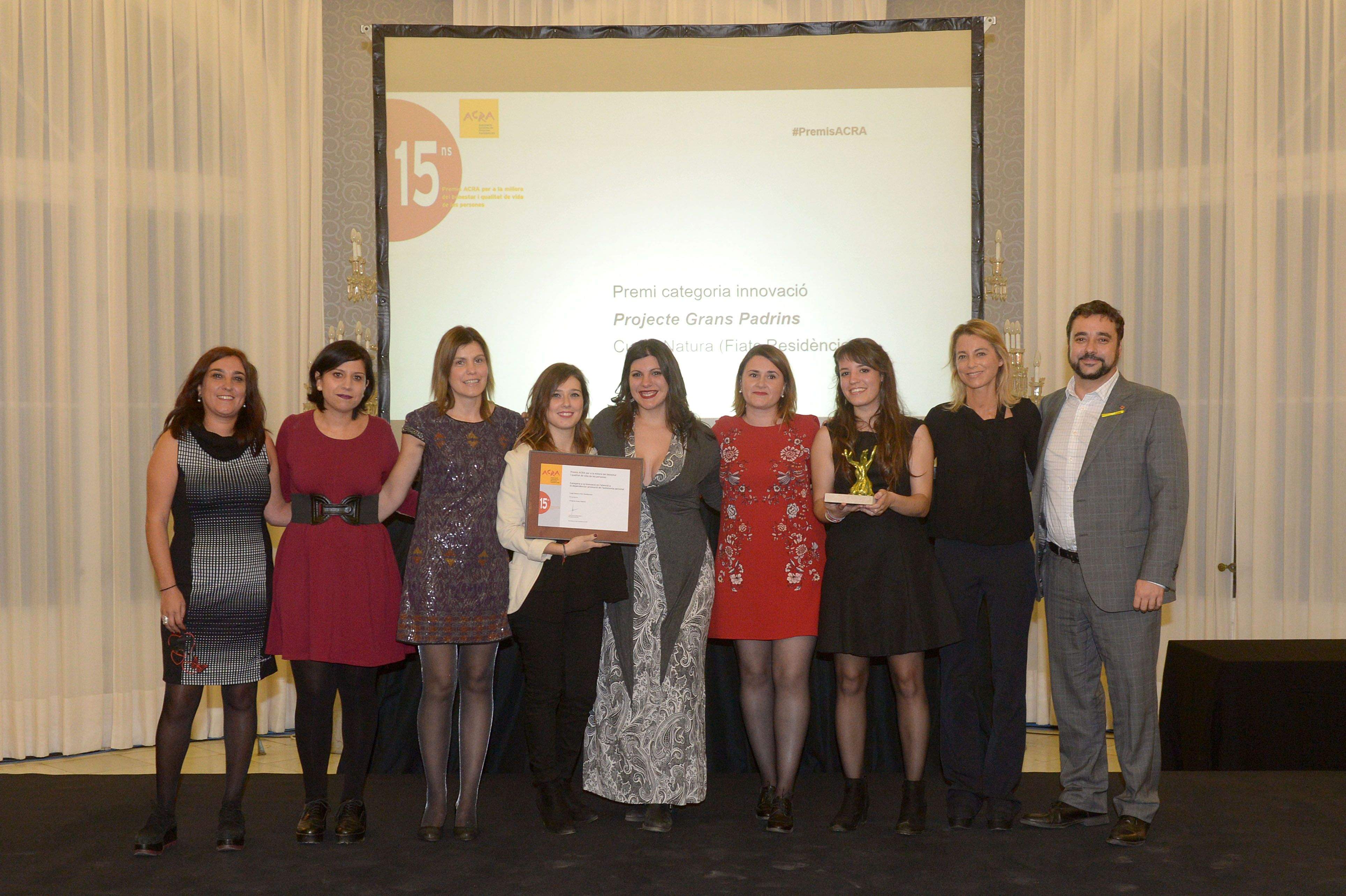Representants de Cugat Natura recollint el premi de l'ACRA FOTO: Cedida