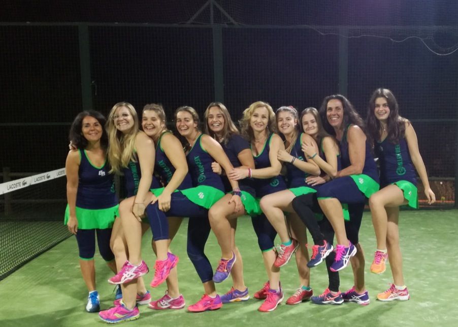 L'equip femení del CE Valldoreix D, que capitaneja Cristina Cabistañ, ha ascendit a la 1a Categoria Vallès. FOTO: CE Valldoreix