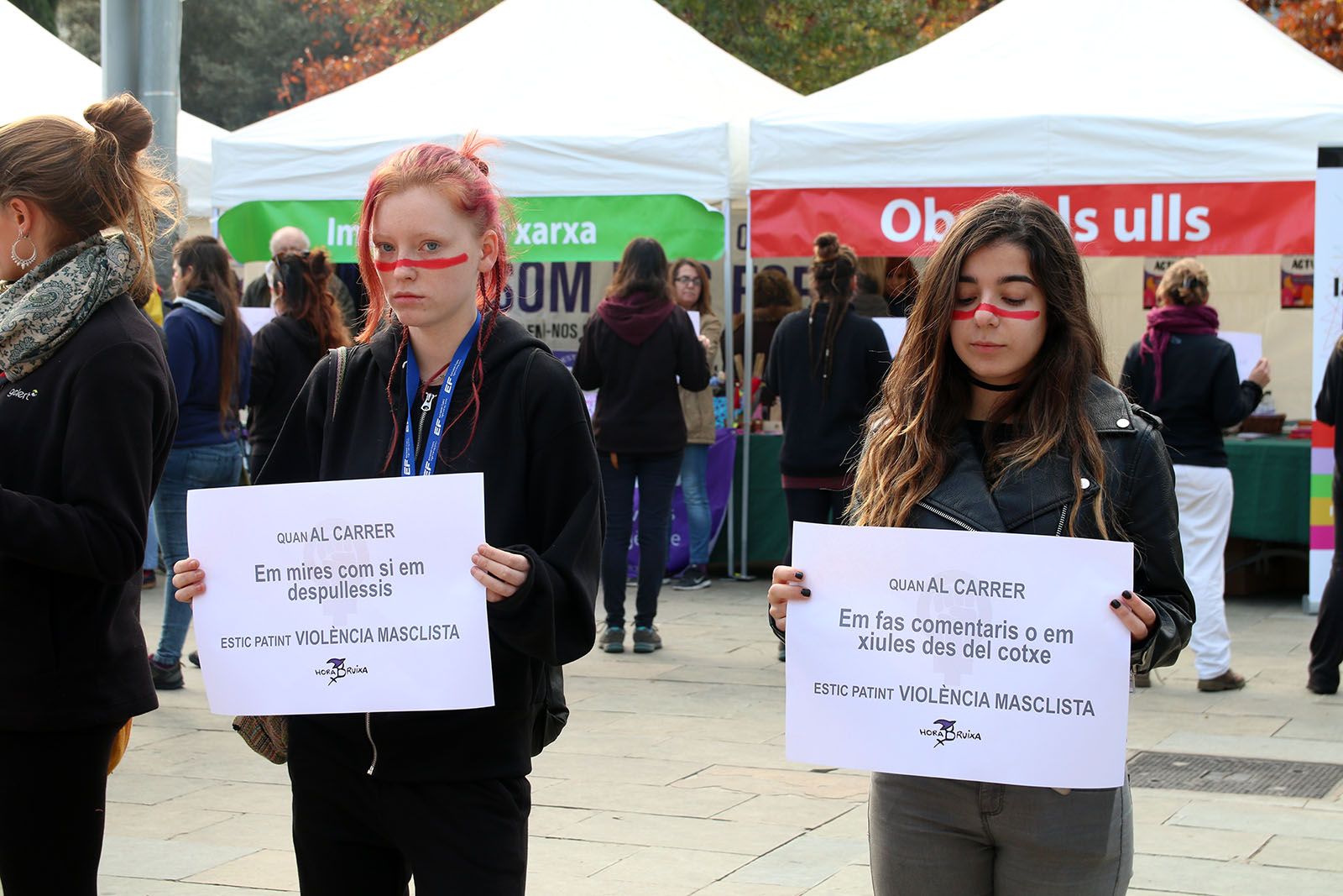 Performance de Hora Bruixa per al 25N. Foto: Lali Álvarez