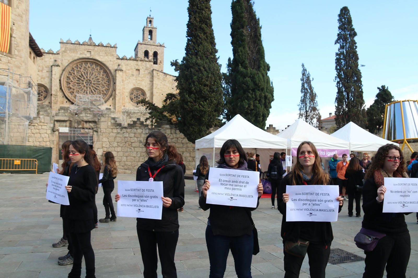 Performance de Hora Bruixa per al 25N. Foto: Lali Álvarez