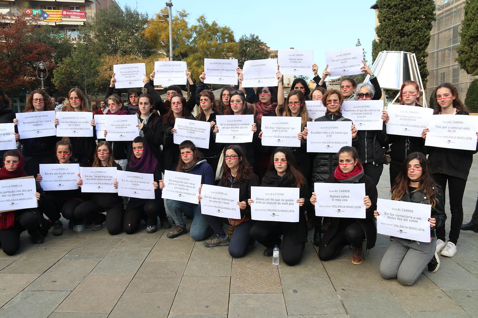 Performance de Hora Bruixa per al 25N. Foto: Lali Álvarez
