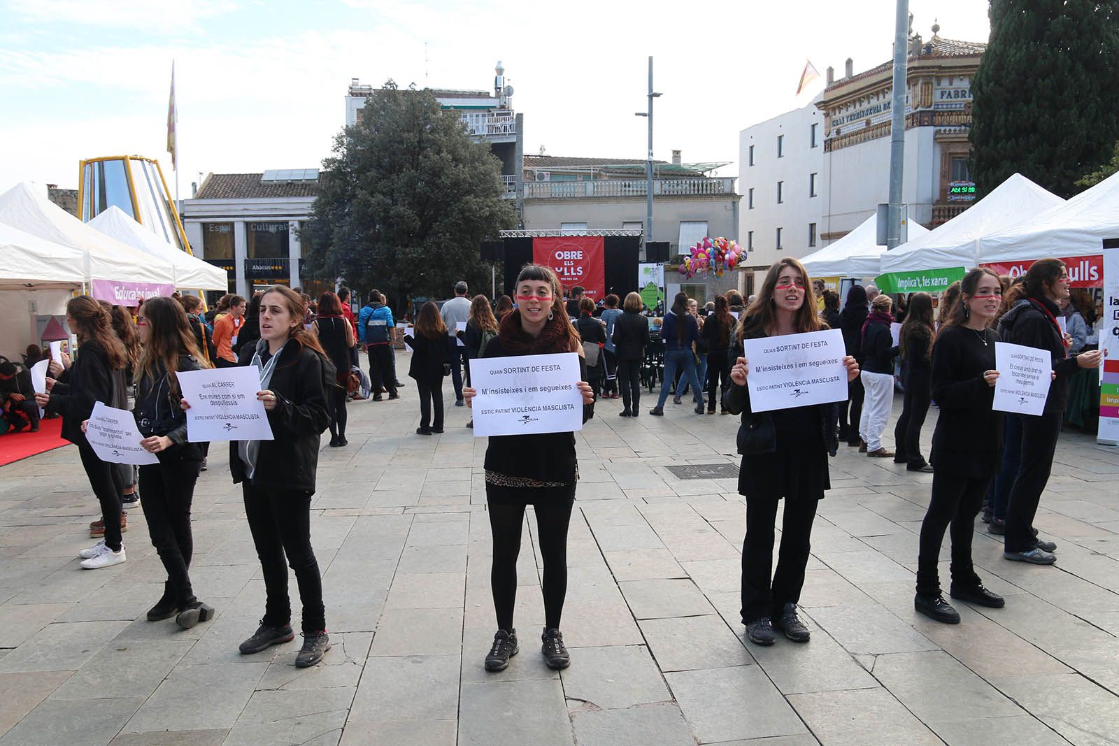 Performance de Hora Bruixa per al 25N. Foto: Lali Álvarez