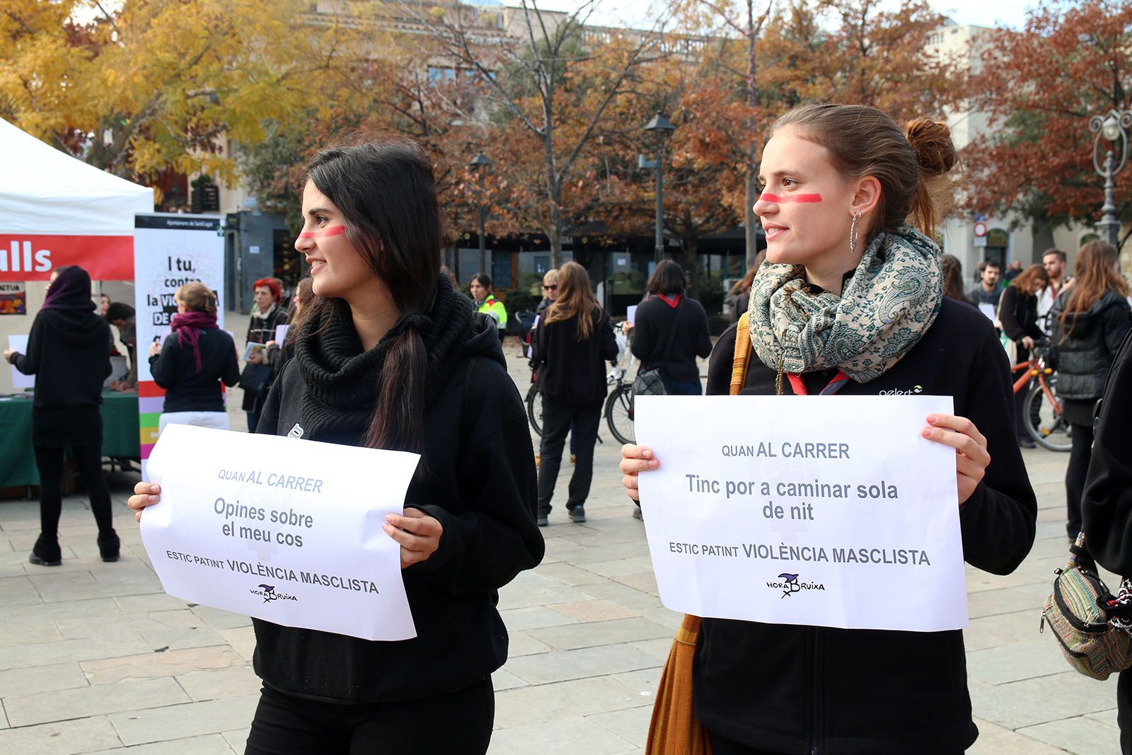 Performance antiga d'Hora Bruixa per al 25-N. FOTO: Lali Álvarez