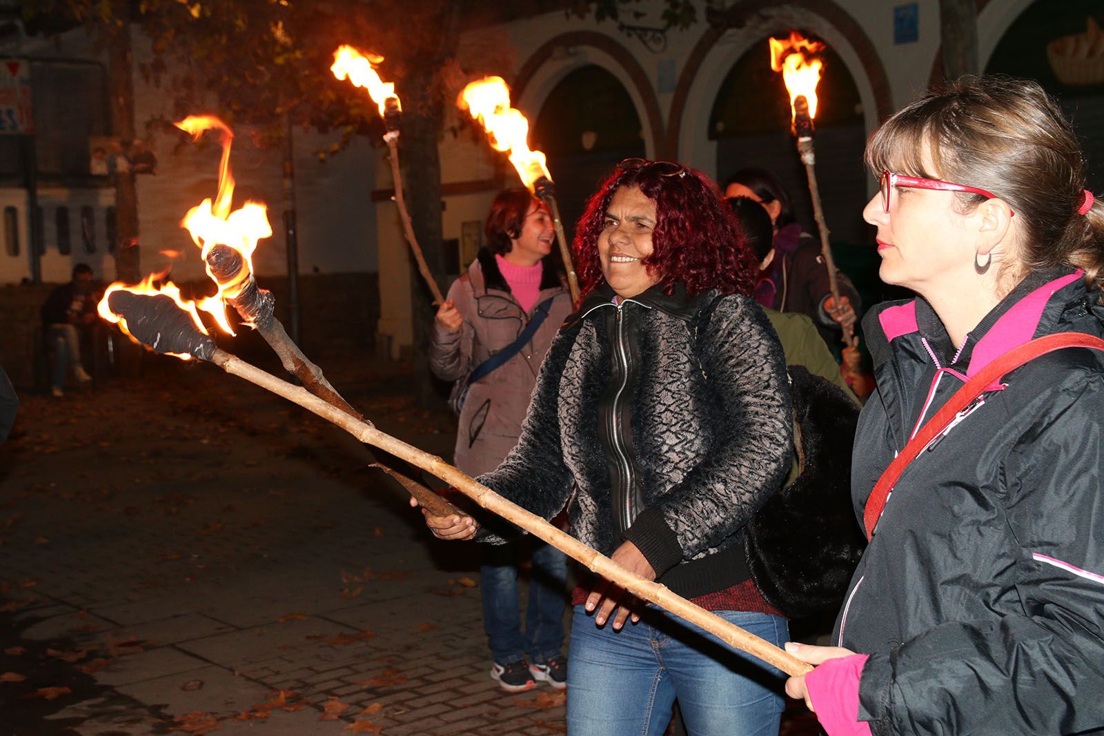 Marxa de torxes a la Floresta. Foto: Lali Álvarez