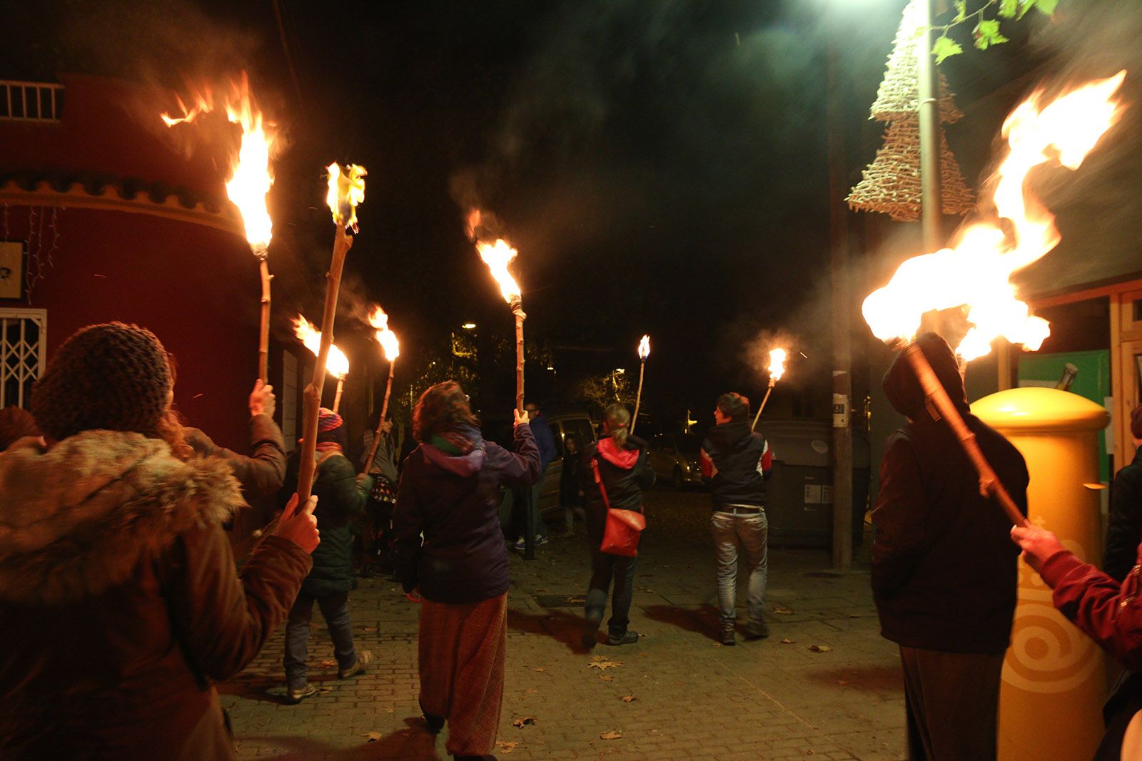 Marxa de torxes a la Floresta. Foto: Lali Álvarez