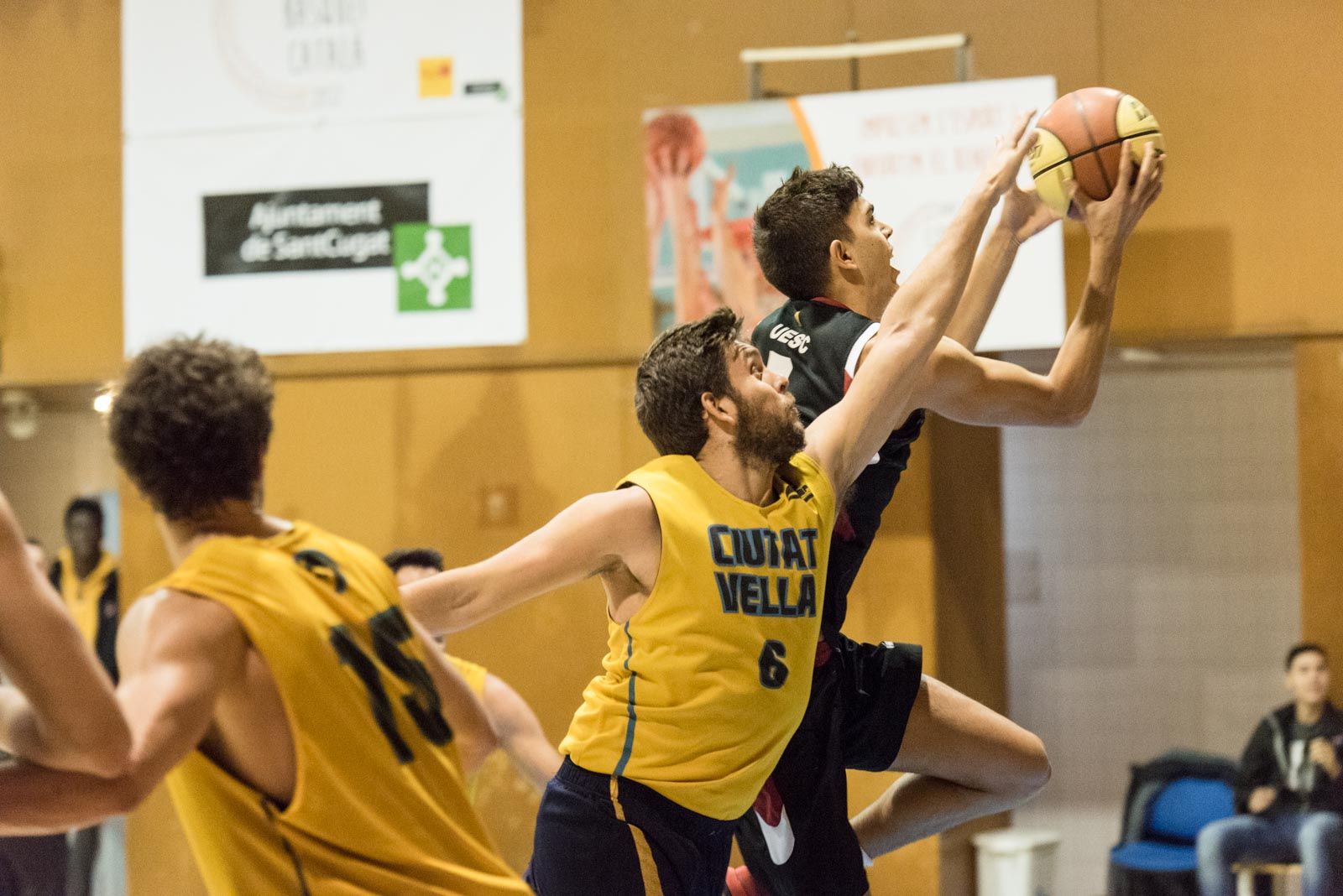 Pavello ! Basquet masculi. Partit de Lliga. UESC VS CB Ciutat Vella. Foto:  Oscar Bayona 
